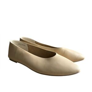 Seychelles Dreamer Pointed
Toe Flat Vegan Leather Vachetta Beige size 11.